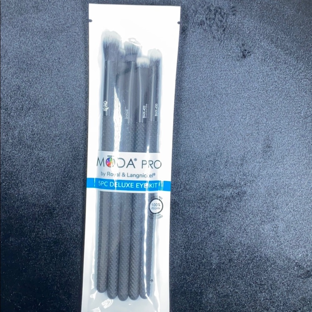 Makeup brushes